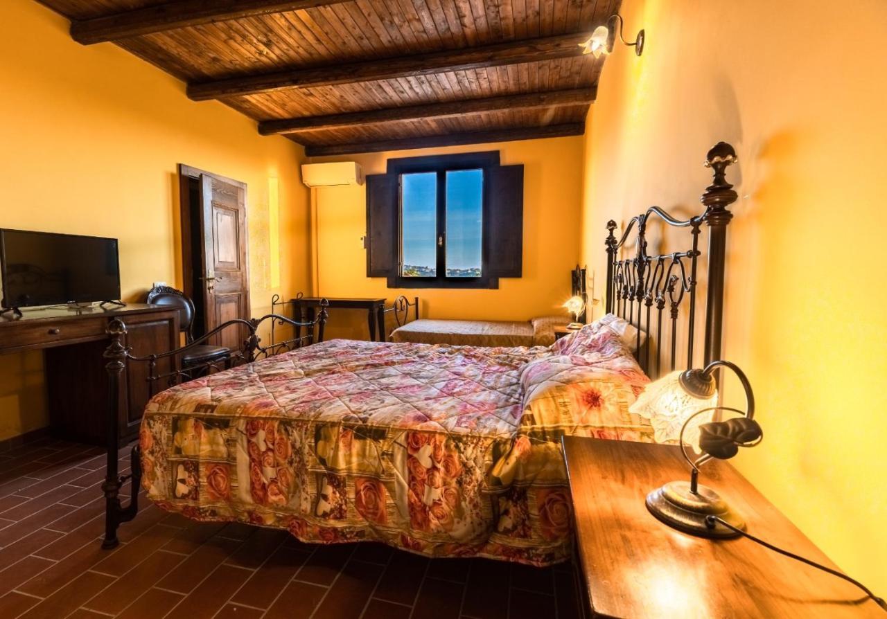 Castello Di Petecciano B&B 莫斯西亚诺·圣安吉罗 外观 照片
