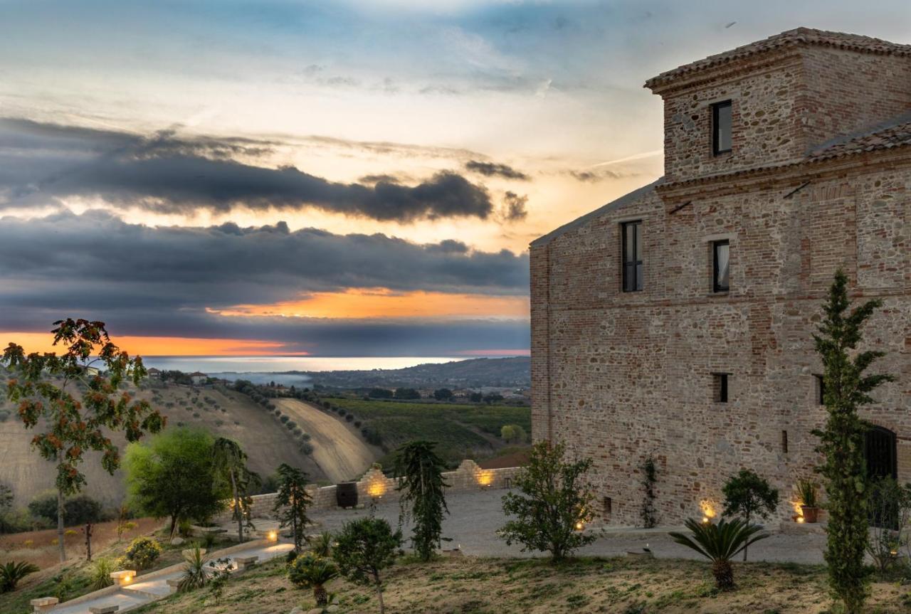 Castello Di Petecciano B&B 莫斯西亚诺·圣安吉罗 外观 照片